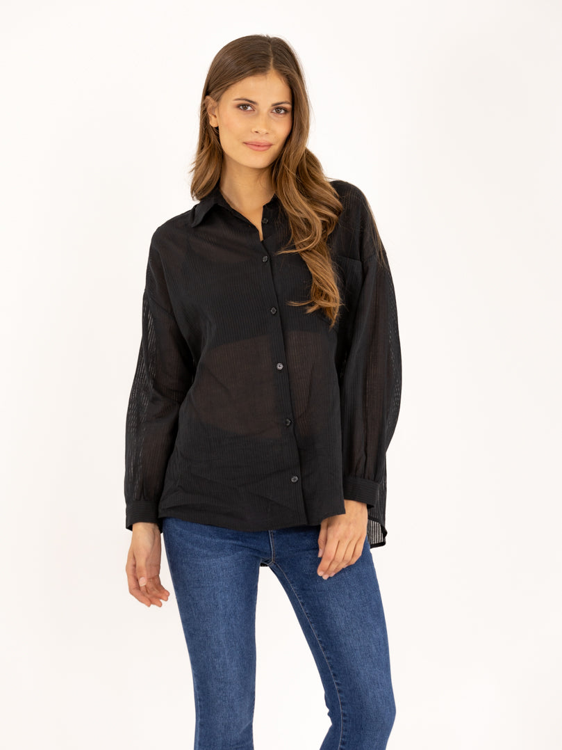 Chemise en coton légèrement transparente