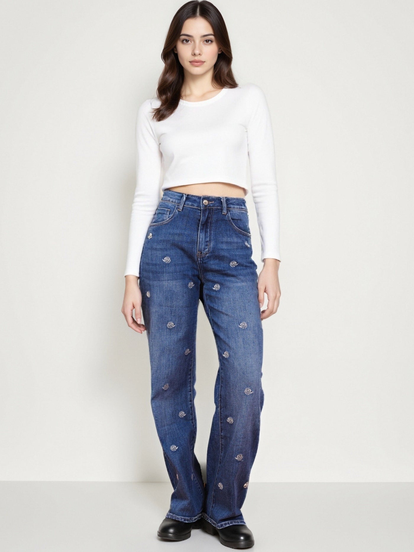 Jean Large Brodé Petit Rose – Élégance Décontractée - NAUMY