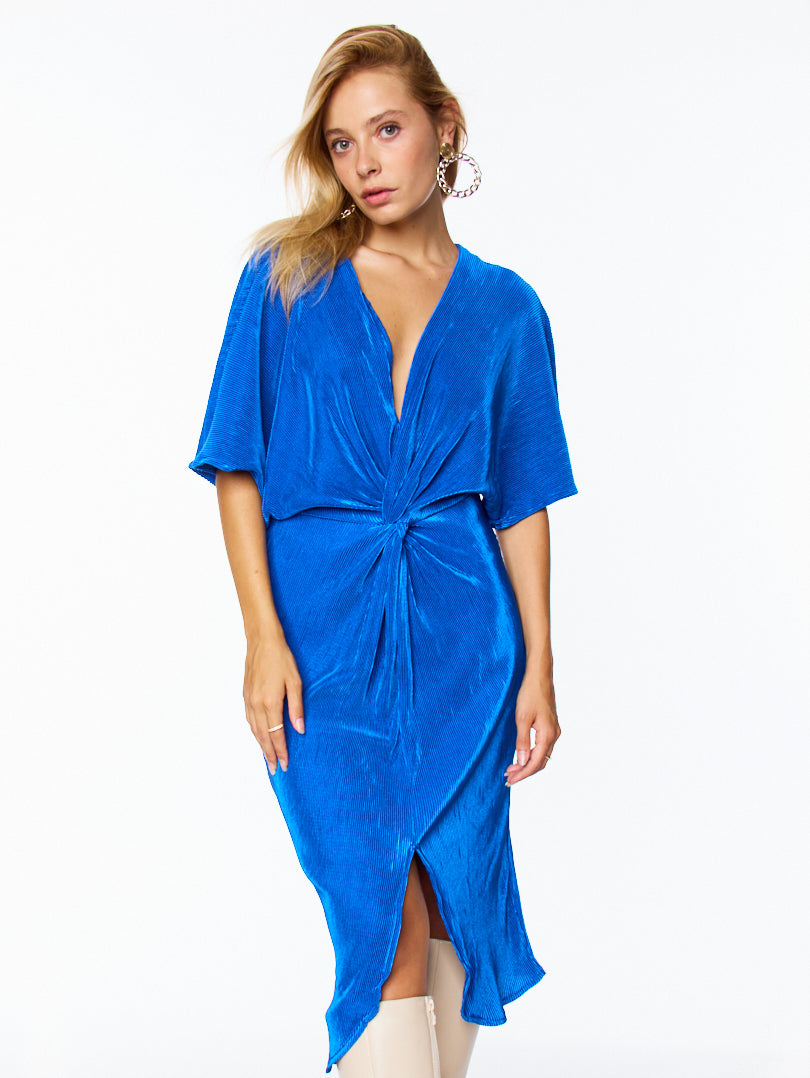 Robe plissée col v hot sale