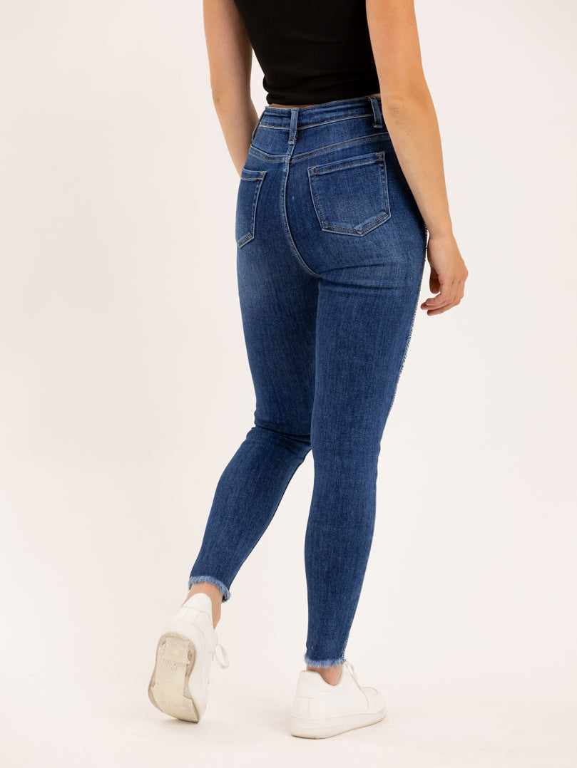 Jean skinny orné de cristaux ourlet effiloché