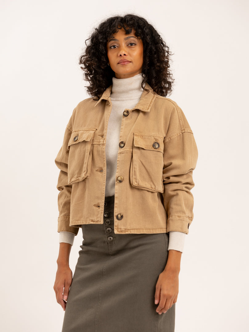 Veste courte en jean taupe avec fermeture boutons