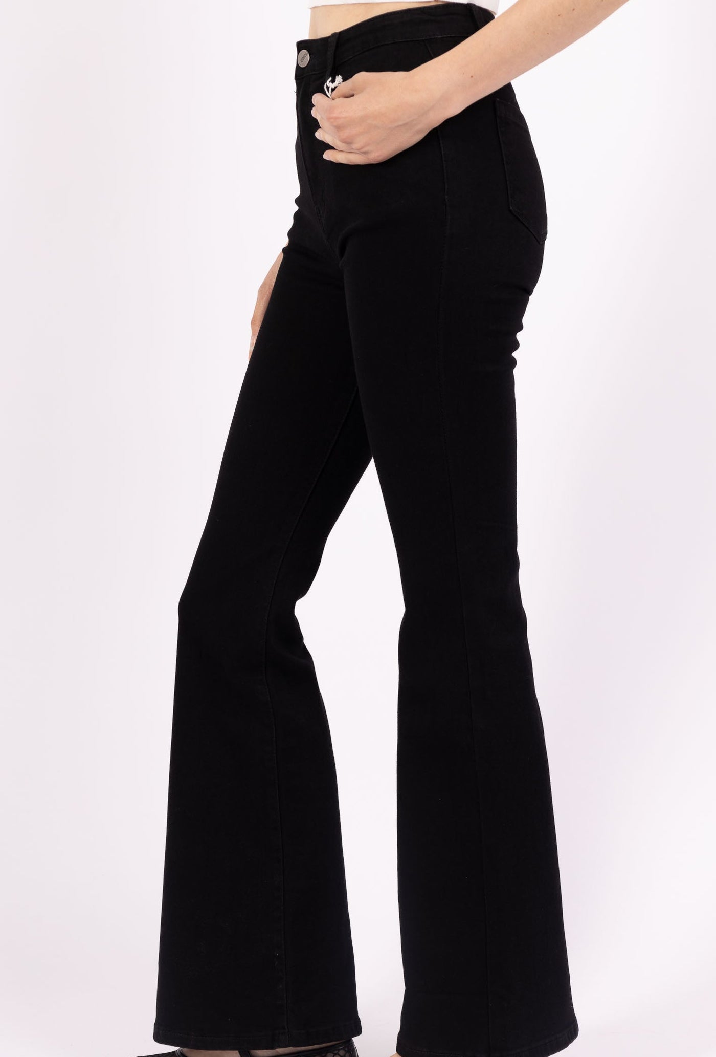 Jean flared noir femme – Coupe évasée tendance