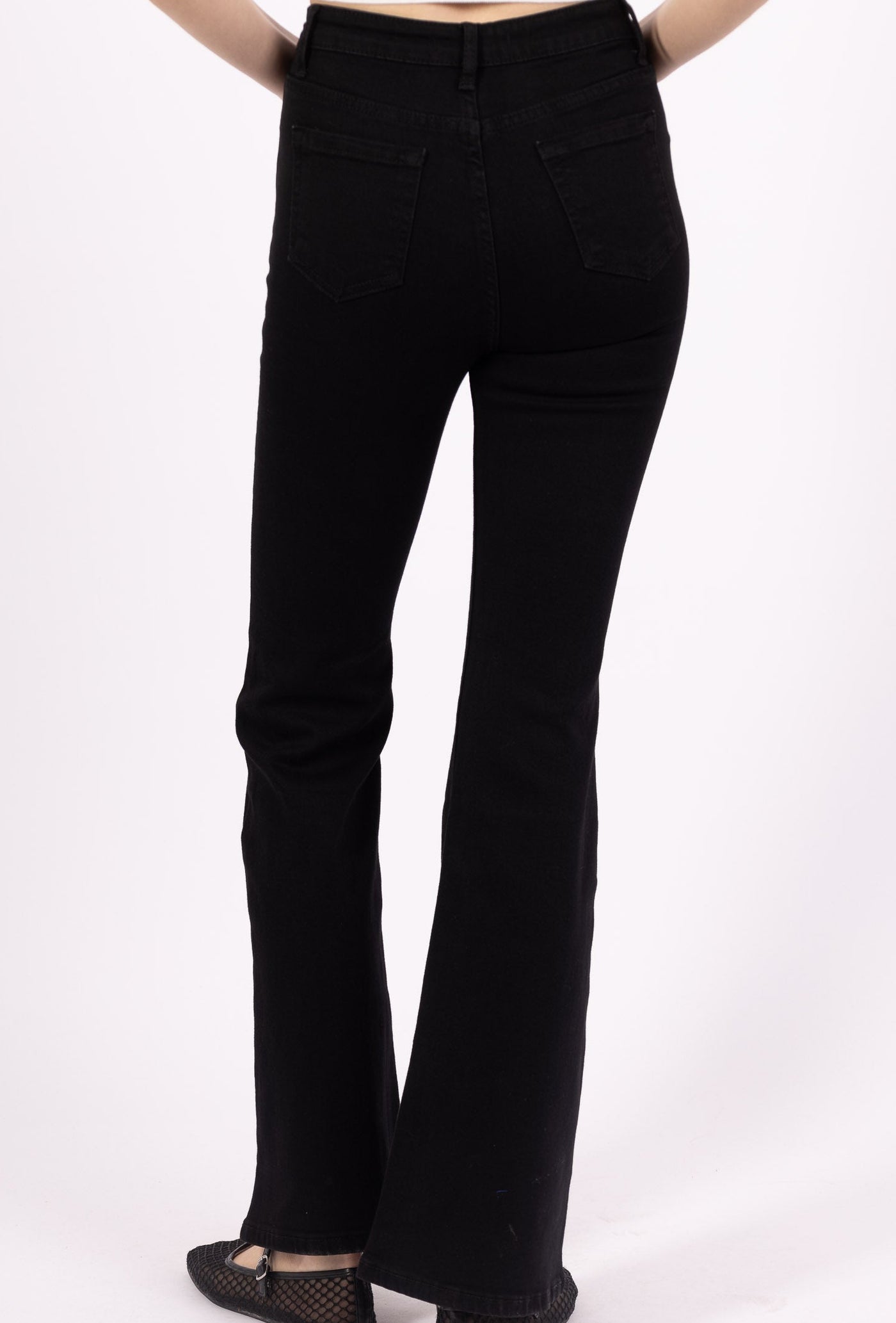 Jean flared noir femme – Coupe évasée tendance - NAUMY