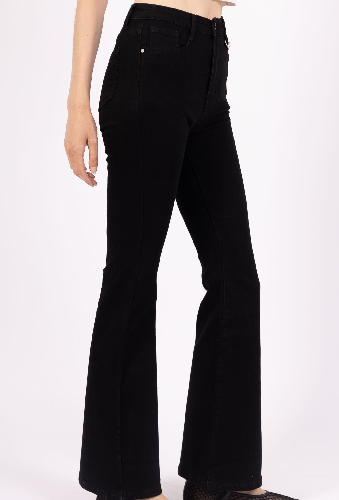 Jean flared noir femme – Coupe évasée tendance - NAUMY