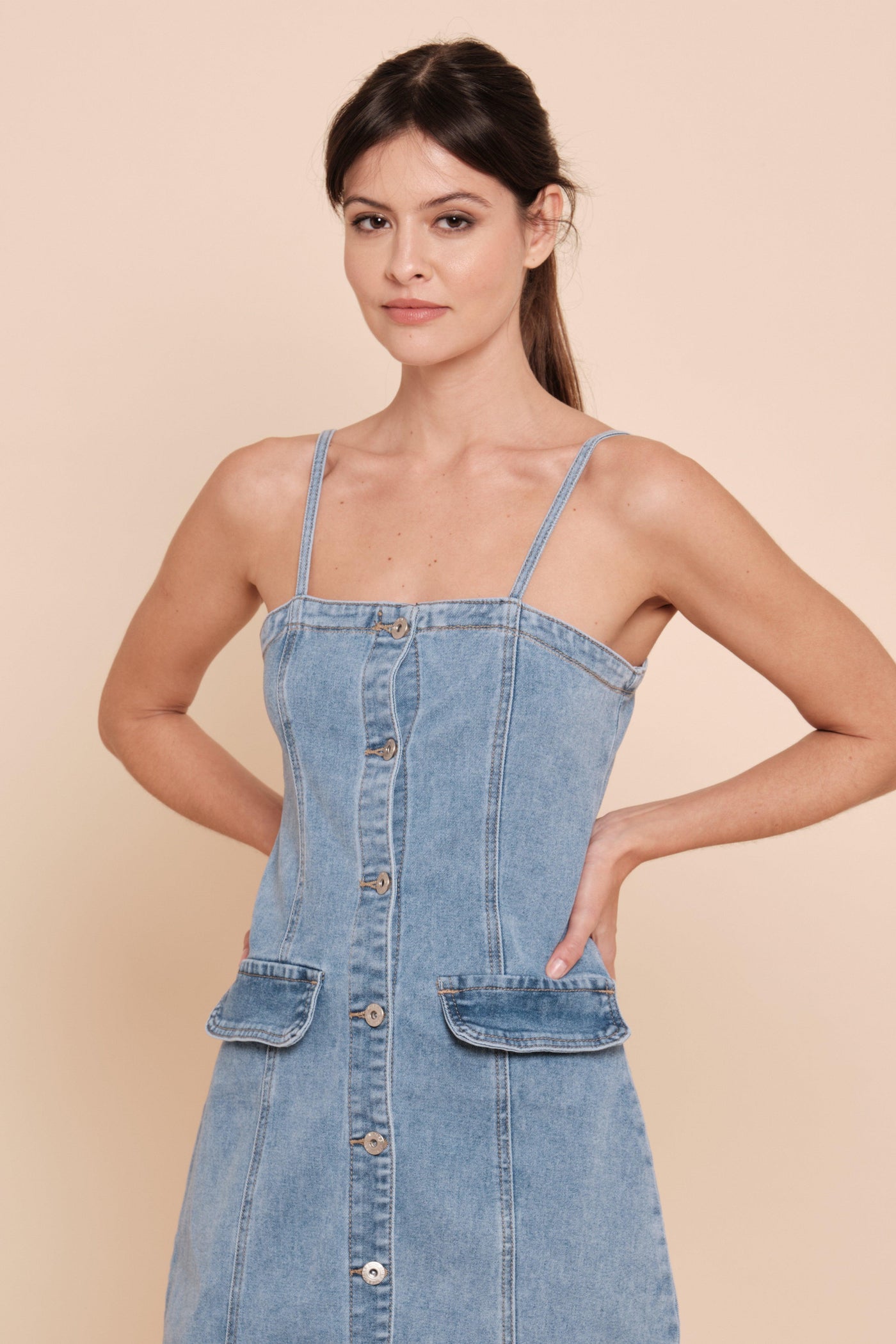 Robe denim courte à bretelle - Naumy