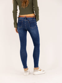 Jean skinny avec ceinture fine en simili