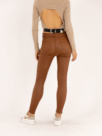 Pantalon skinny camel taille haute à bouton effet cuir