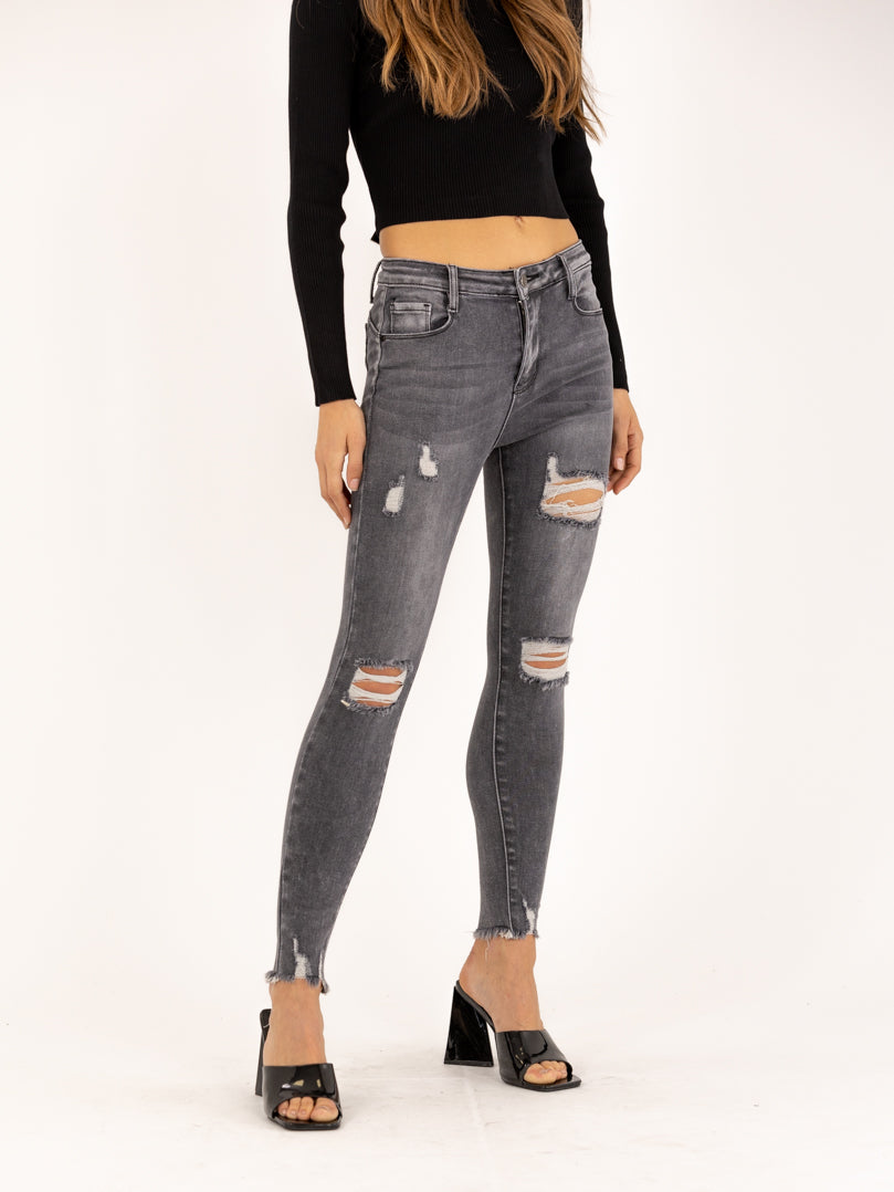 Jean skinny gris genoux destroy ourlet brut