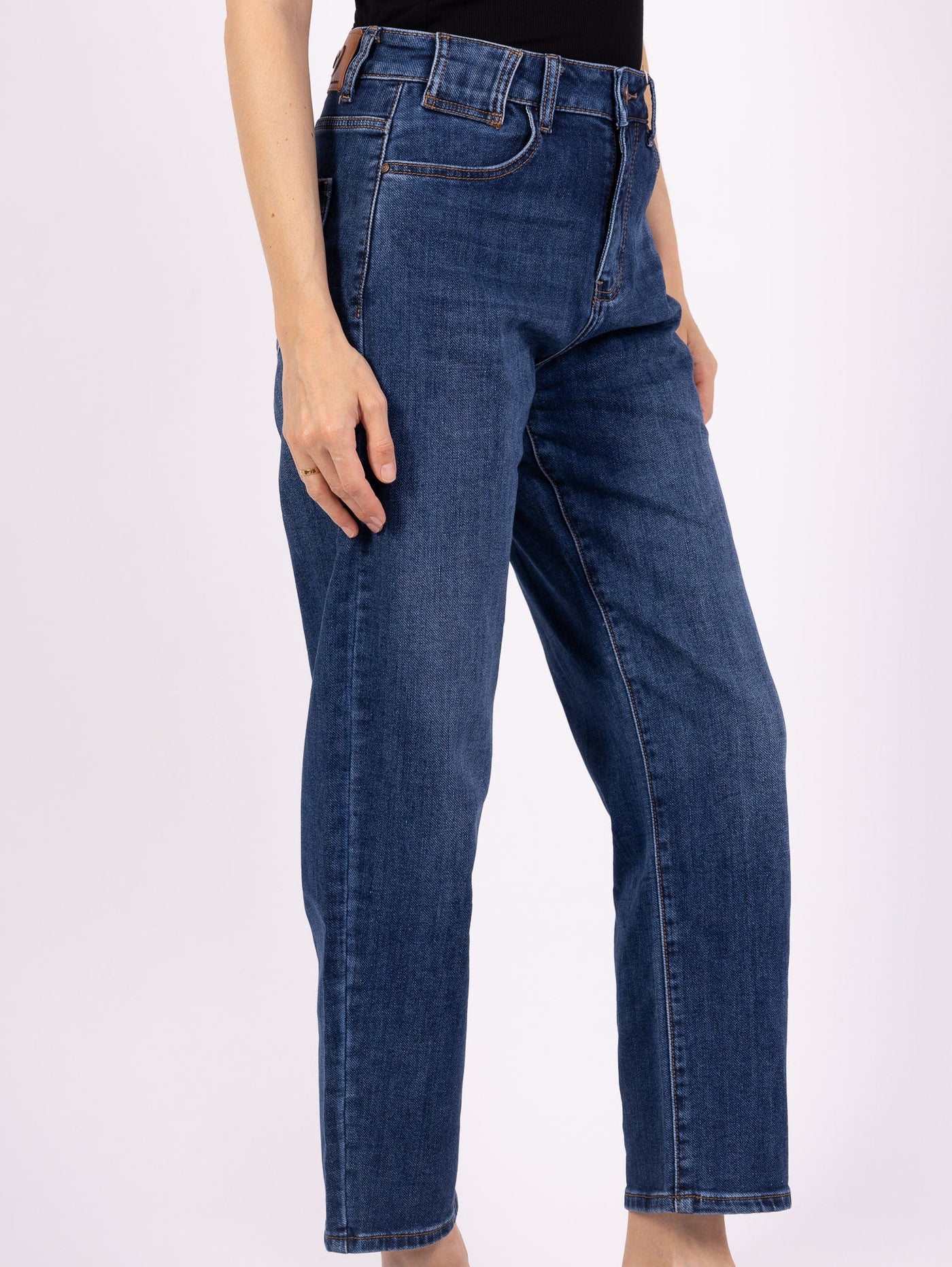 Jean Mom Bleu Taille Haute Femme – Coupe Confort & Esprit Rétro Moderne - NAUMY