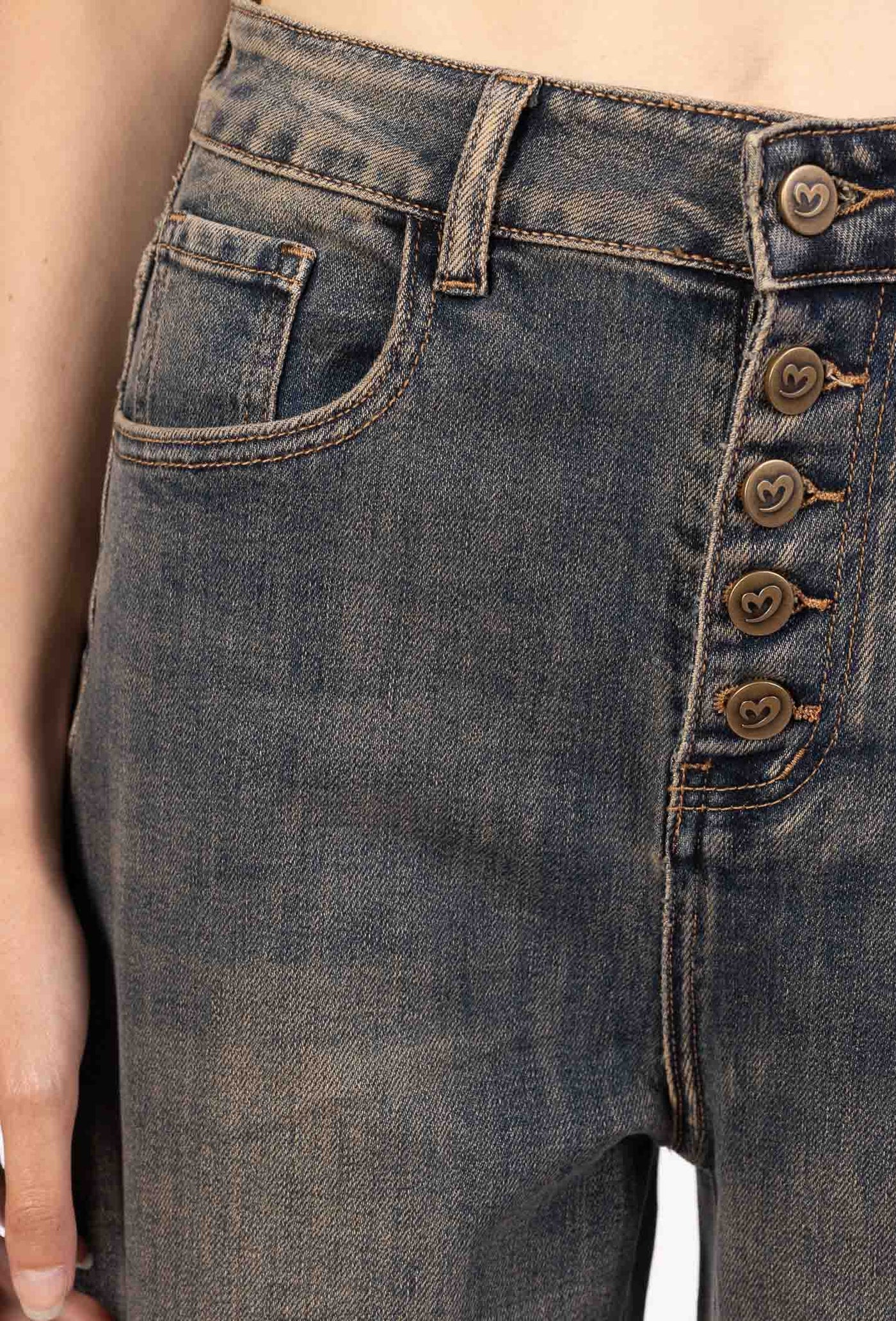 Jean Mom Boutonné – Bleu Vintage Patiné  Casual & Élégant